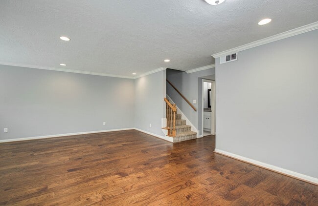 Building Photo - 402 Bendwood Dr