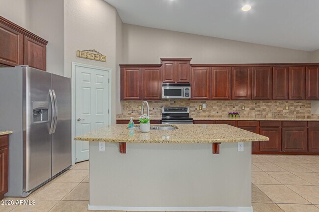 Building Photo - 2206 W Fawn Dr