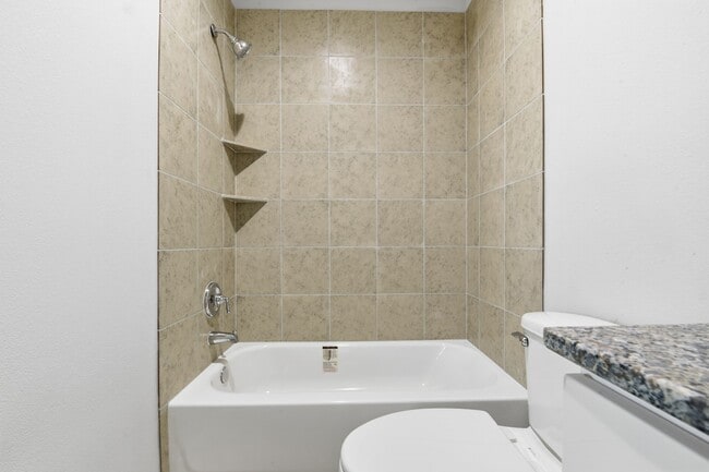 Building Photo - 2521 Maple St