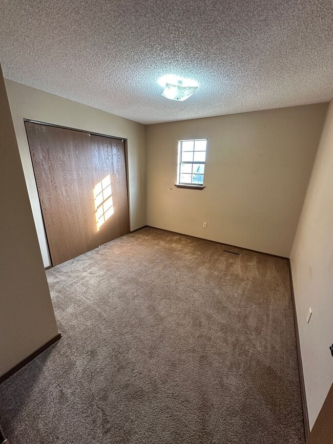 Building Photo - 1107 St Louis Ave