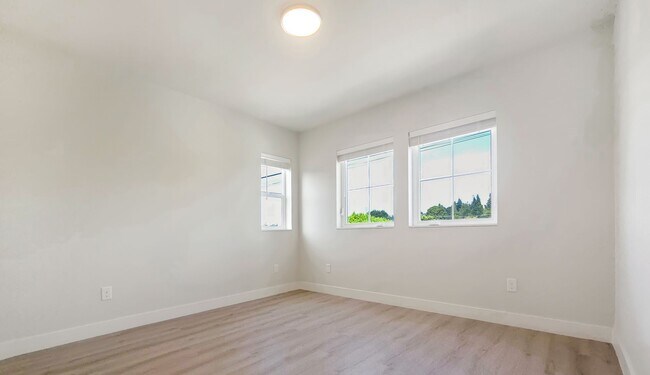 Building Photo - 4128 13th Ave S