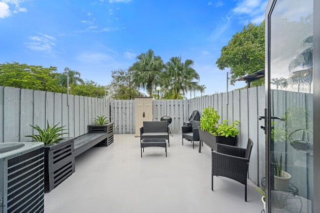 Building Photo - 8010 SW 152nd Ave