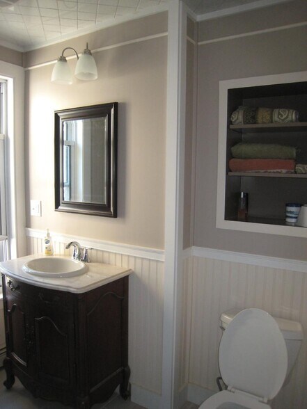 full bath-1 - 67 Market St