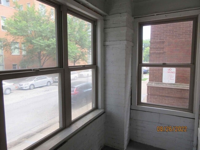 Building Photo - Available September 2026 Large Remodeled 1 Bedroom Apartment with Free Heat!
