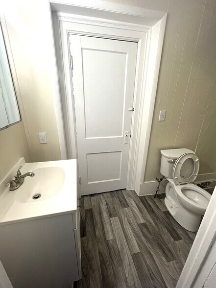 Building Photo - 239 W 16th St