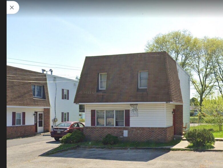 Primary Photo - 806 W Oak Ln
