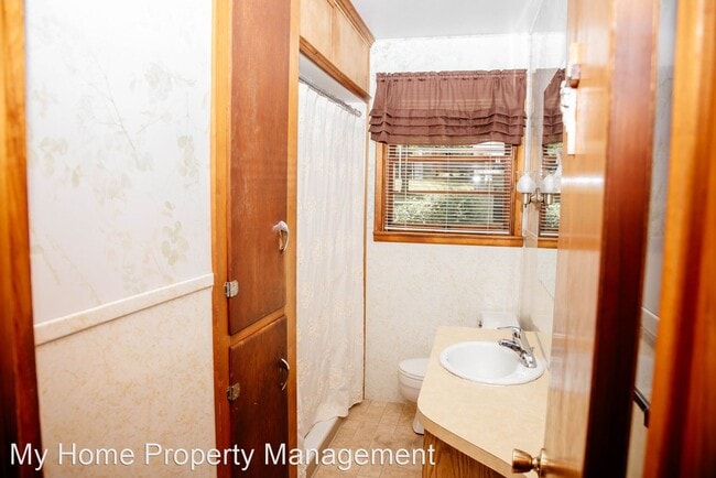 Building Photo - 2 br, 1 bath House - 2625 Camp Road