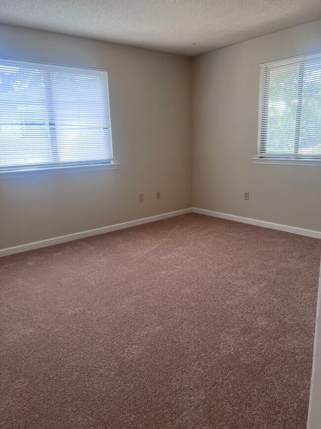 Building Photo - bg1024