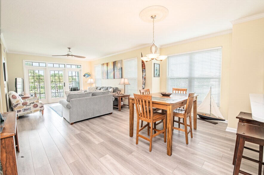 Building Photo - 285 Atlantis Cir