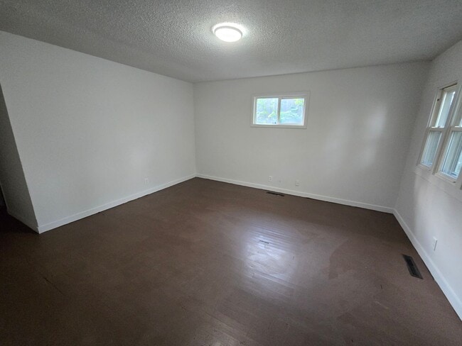 Building Photo - 3 bed 1 bath W/ back yard bunker!