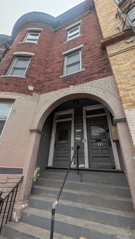 Building Photo - 11 Linden St