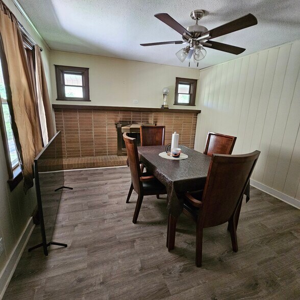 Building Photo - 548 Greenway Dr