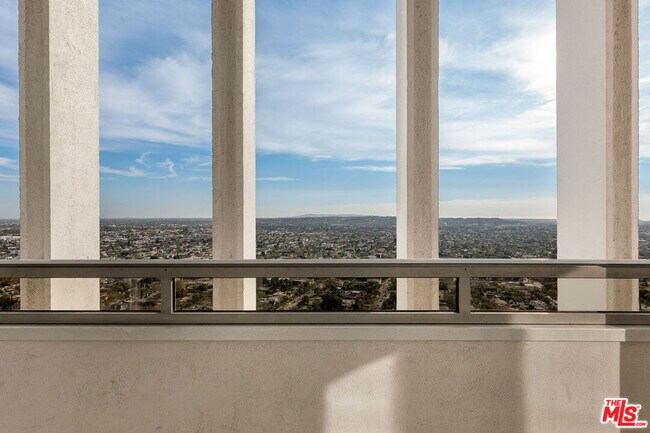 Building Photo - 5670 Wilshire Blvd