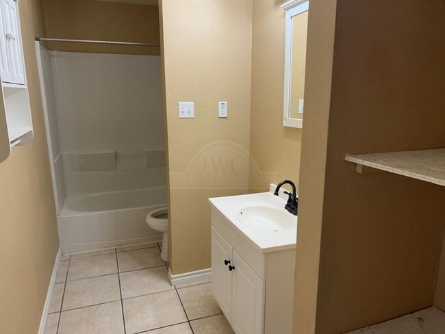 Building Photo - 2224 Spicewood Dr