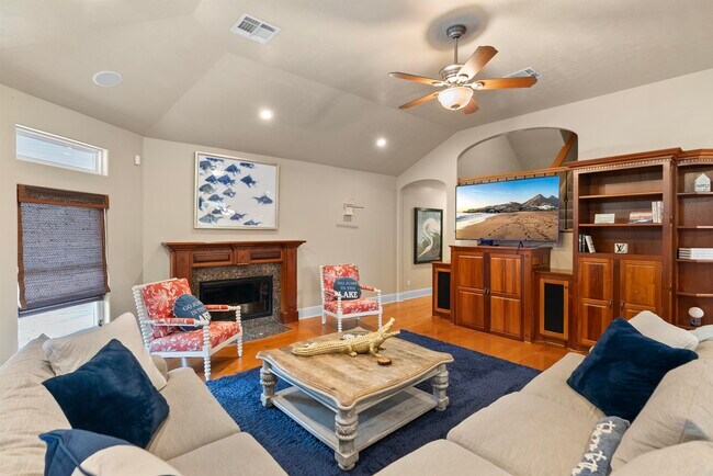 Building Photo - 5004 Cypress Lake Dr