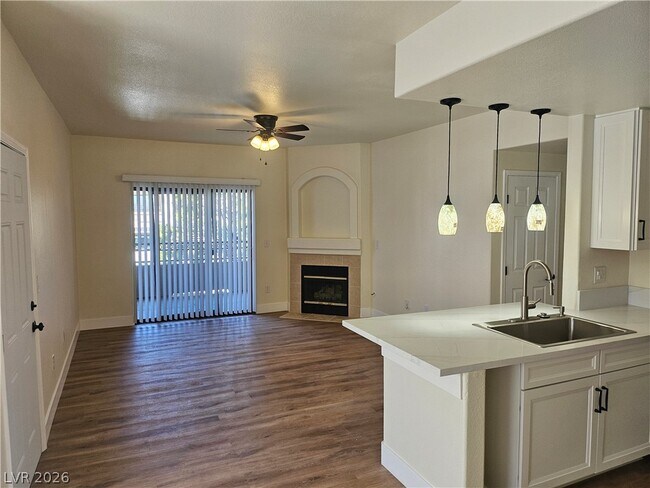 Building Photo - 8250 N Grand Canyon Dr