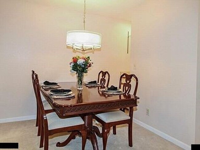 Building Photo - Partally furnished One Bedroom with Office space close to CU
