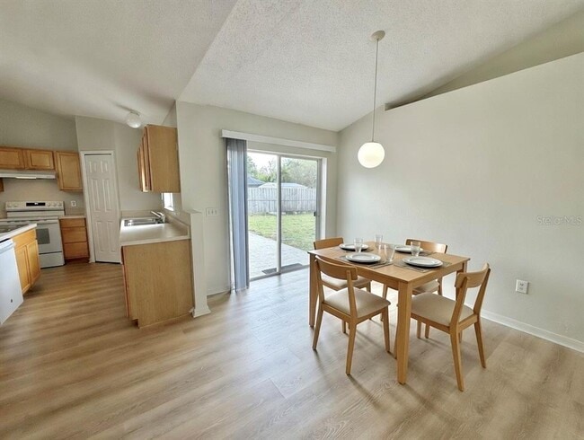 Building Photo - 12052 Villa Rd