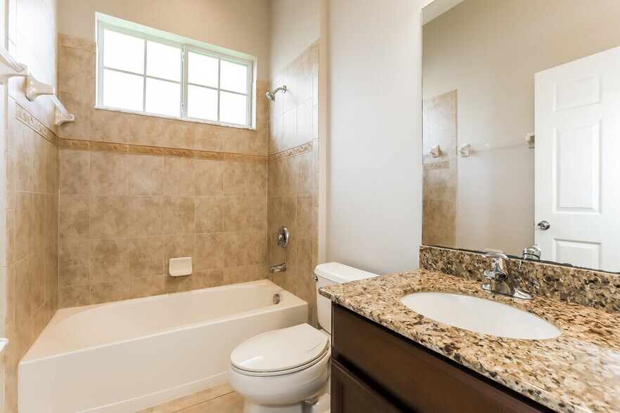 Building Photo - 8229 Santa Rosa Ct