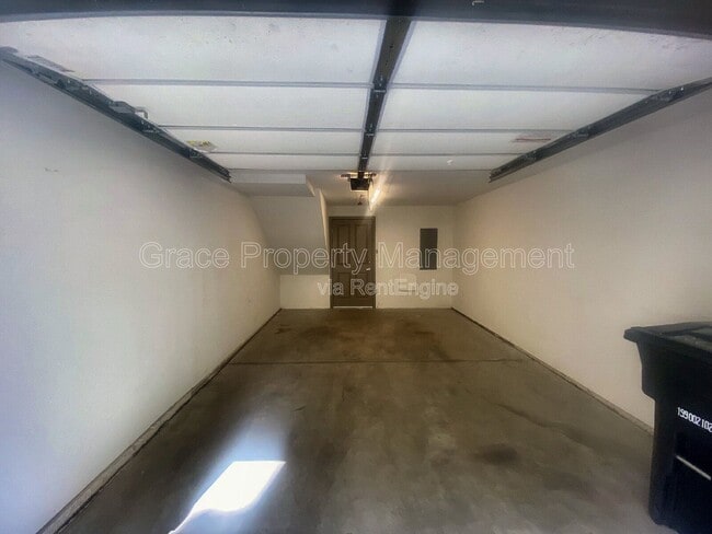 Building Photo - 2200 Tremont Pl
