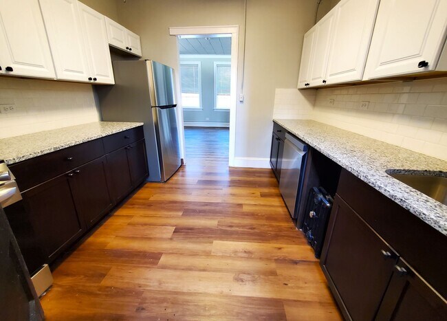 Building Photo - 695 Vernon Ave