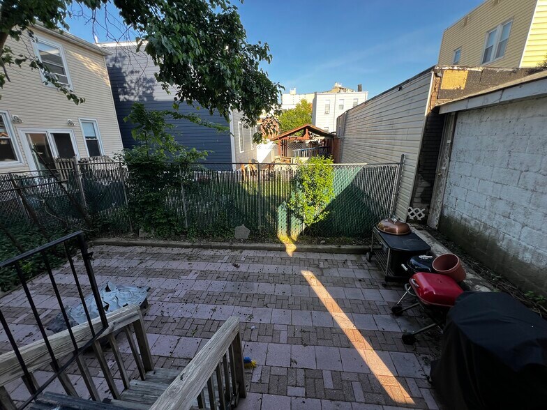 Building Photo - 1810 Palisade Ave