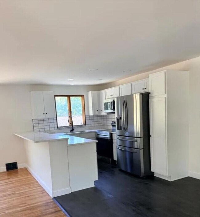 Building Photo - 2024 Bushy Run Rd