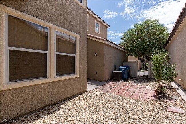 Building Photo - 8556 Zelkova Ct