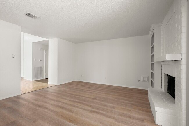Building Photo - 7415 Creekfield Dr