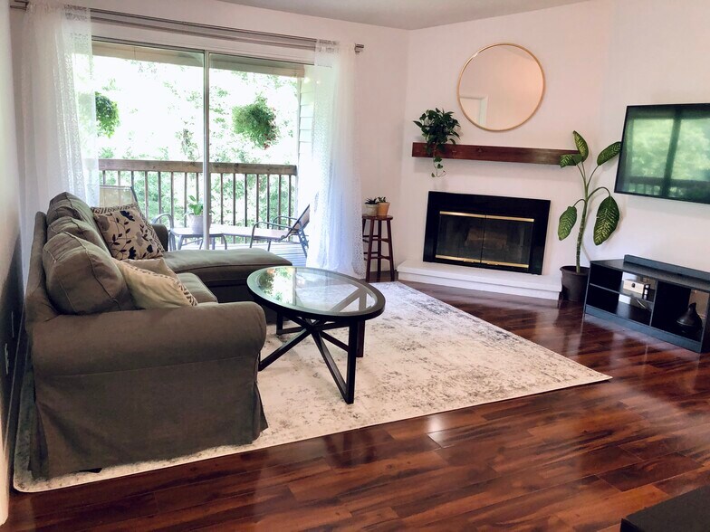 Building Photo - 8859 Eagleview Dr