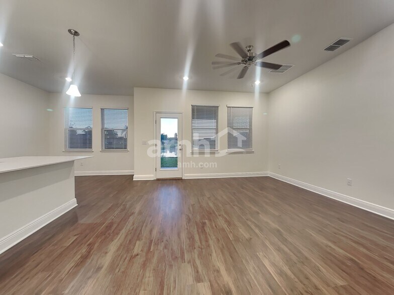 Building Photo - 6204 Emerald Hls Wy