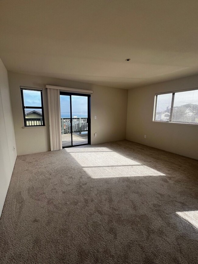 Interior Photo - 724 Spencer St