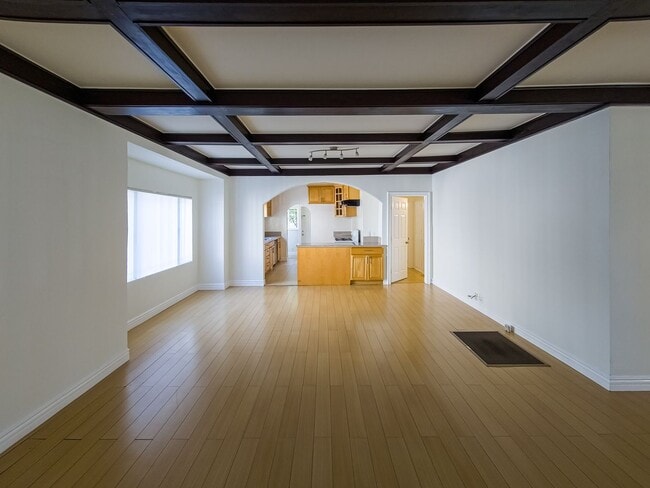 Building Photo - 126 E Garfield Ave