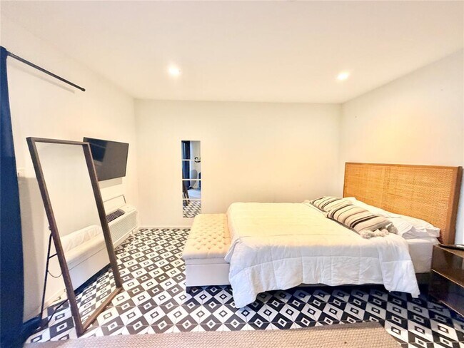 Building Photo - 201 Academy Dr