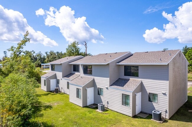 Building Photo - 2 Bedroom 1.5 Bathroom