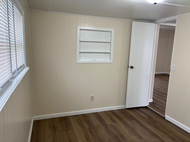 Building Photo - 212 Astran Dr