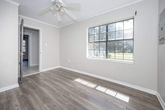 Building Photo - Charming 4-Bedroom, 2-Bath Home in a Prime Location