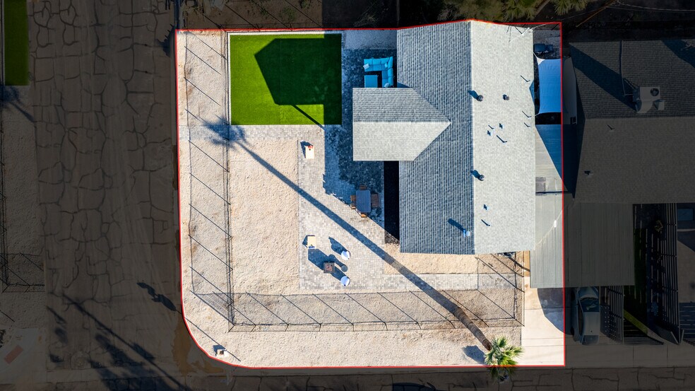 Building Photo - 1101 E Whitton Ave