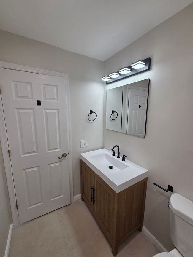 Building Photo - 744 Cable Ave