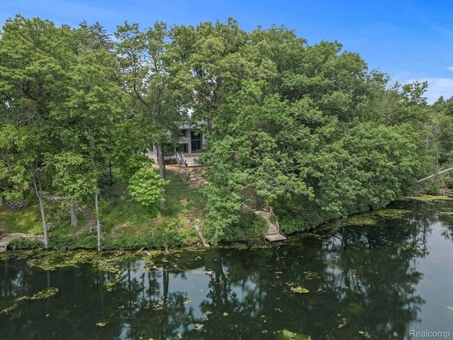 Building Photo - 3511 Lakecrest Dr