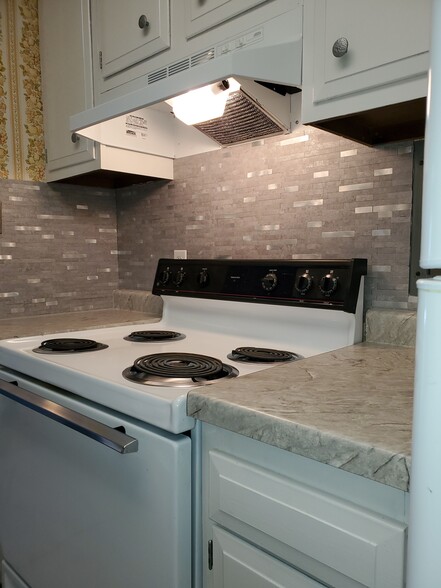 Building Photo - 1675 Cedarwood Dr