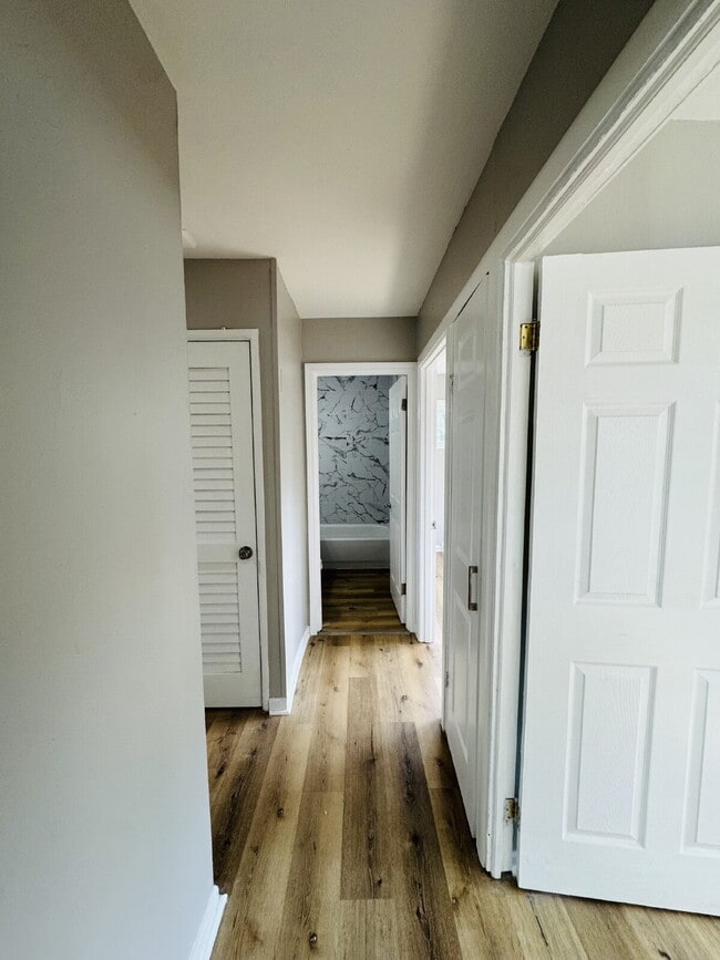 Building Photo - Your ideal home in Gary!