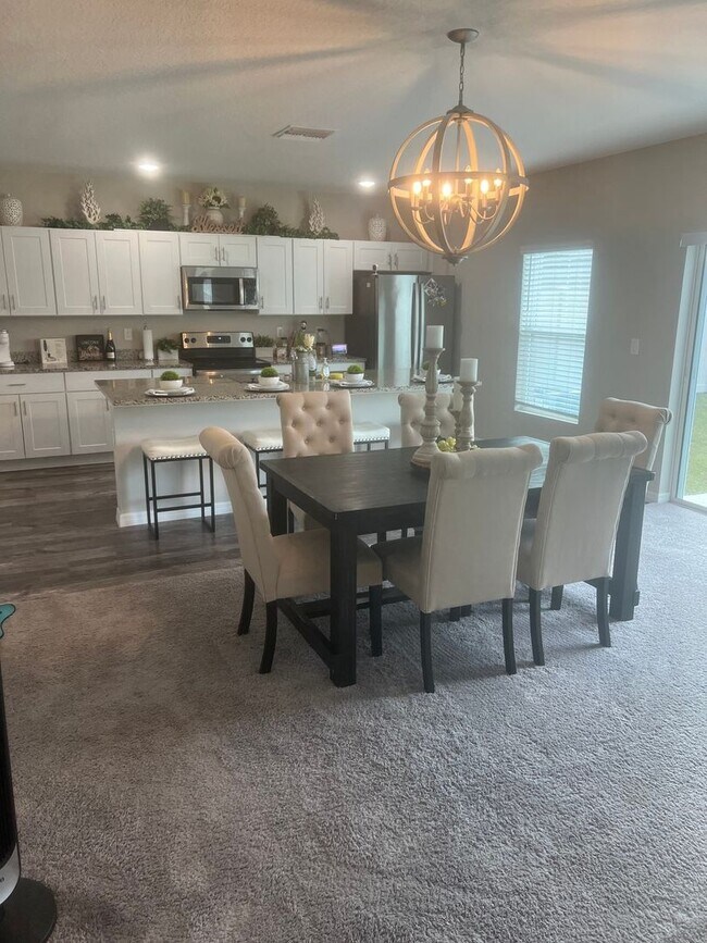 Building Photo - Spacious 5BR House in Winter Haven