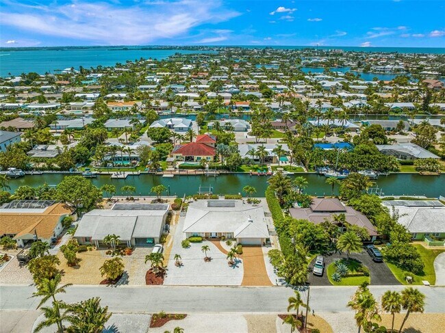 Building Photo - 614 Gladstone Ln