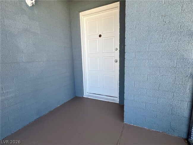 Building Photo - 2300 Santa Clara Dr