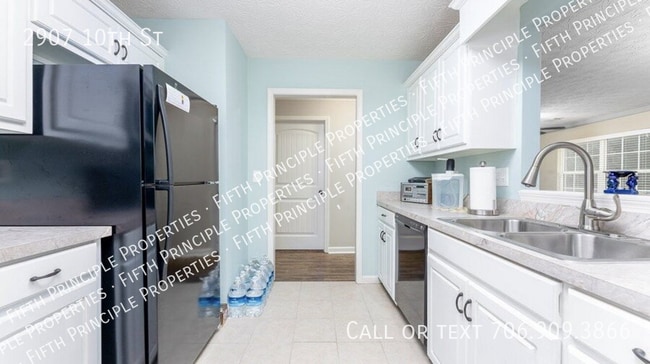 Building Photo - 2907 10th St