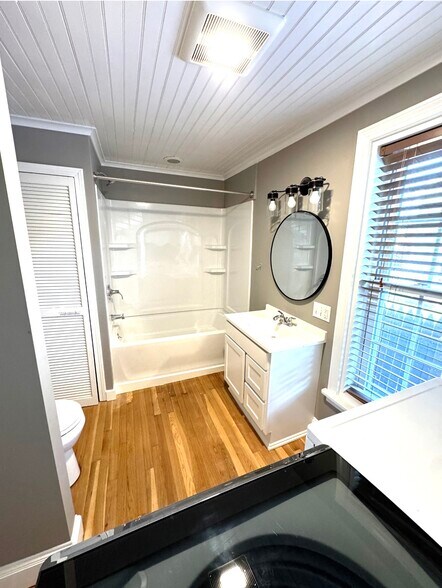 Building Photo - 12 Myrtle St