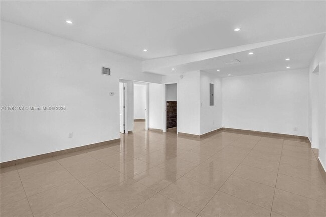 Building Photo - 5618 SW 36th St