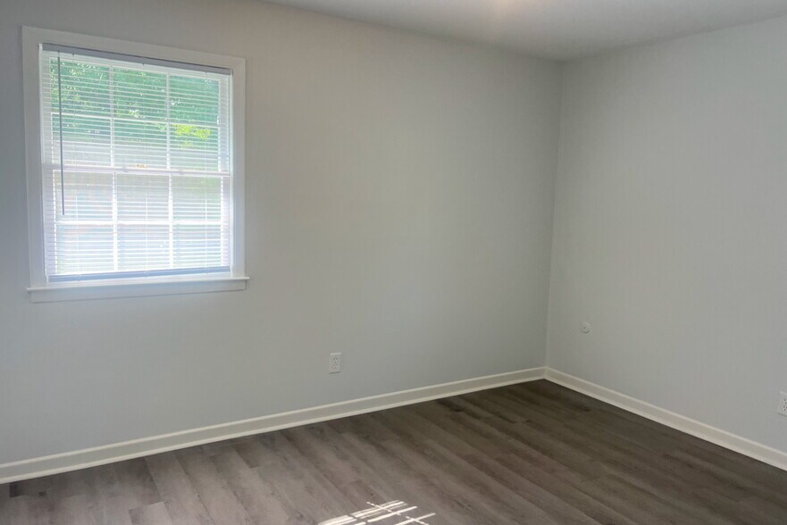 Building Photo - 709 Montclair Dr
