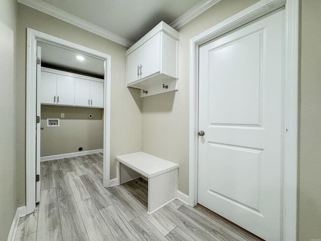 Building Photo - 51 10 Point Ln